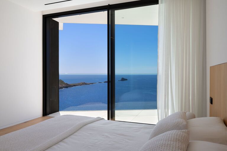 Designer Villa on the Frontline