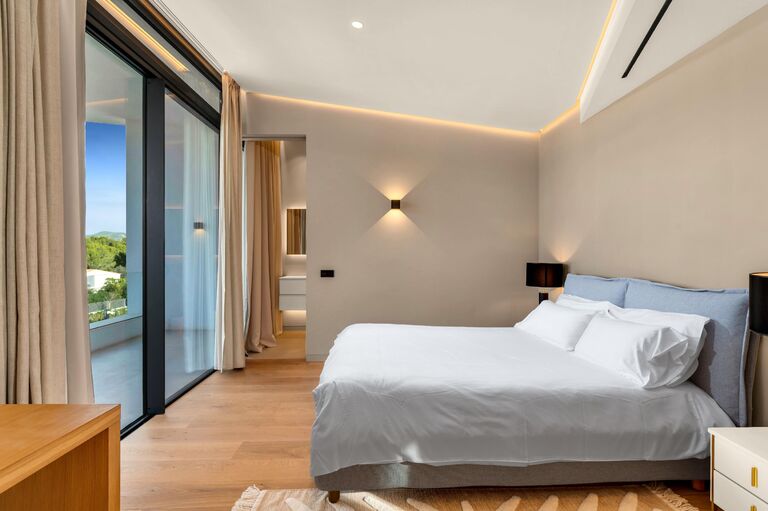 Contemporary Villa in Nova Santa Ponsa with Infinity Pool